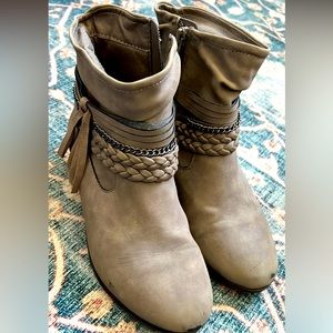 Girls suede ankle boots size 3